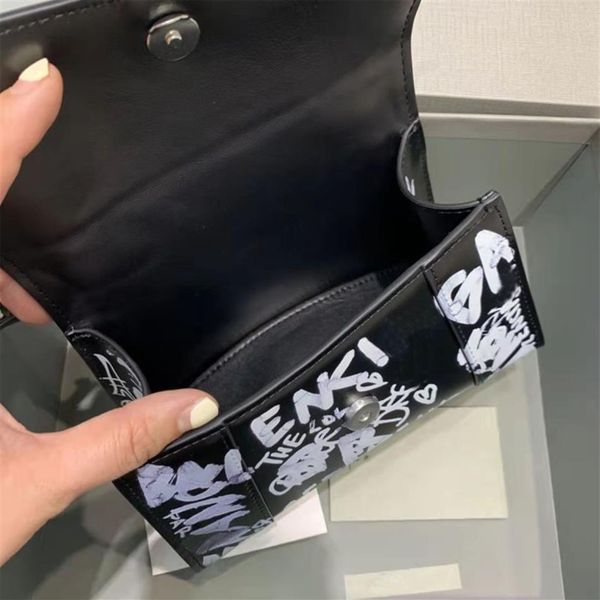 selling hourglass bag classic style satchel shoulder bag plain graffiti metallic letter genuine leather sequins hasp hard half166t
selling hourglass bag classic style satchel shoulder bag plain graffiti metallic letter genuine leather sequins hasp hard half166t