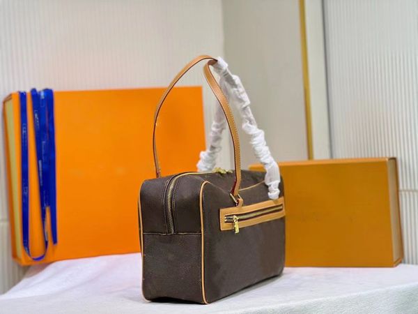 genuine leather totes bag shoulder bags classic letter flower printing brown zipper women leather crossbody shoulder bags
genuine leather totes bag shoulder bags classic letter flower printing brown zipper women leather crossbody shoulder bags