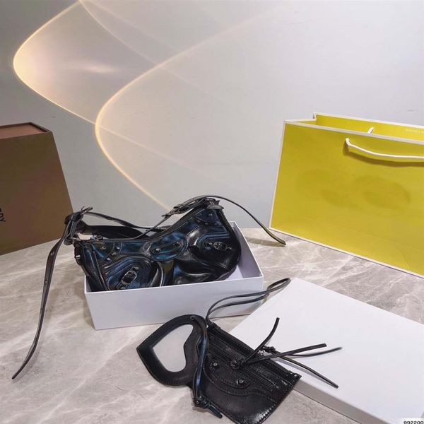 fall new women's bag le cagole luxury designer shoulder stack messenger bag shape underarm with coin purse349x
fall new women's bag le cagole luxury designer shoulder stack messenger bag shape underarm with coin purse349x