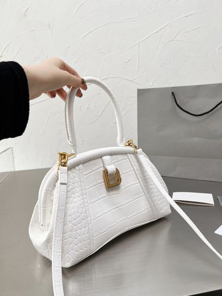 b shell bag fashion women's one shoulder bag designer luxury handheld crossbody bag black twill caviar mailman purse black chain catwal
b shell bag fashion women's one shoulder bag designer luxury handheld crossbody bag black twill caviar mailman purse black chain catwal