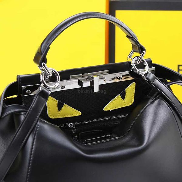 women handbag crossbody bag classic tote handbag ladies shoulder messenger bags silver golden hardware genuine leather single handle high
women handbag crossbody bag classic tote handbag ladies shoulder messenger bags silver golden hardware genuine leather single handle high