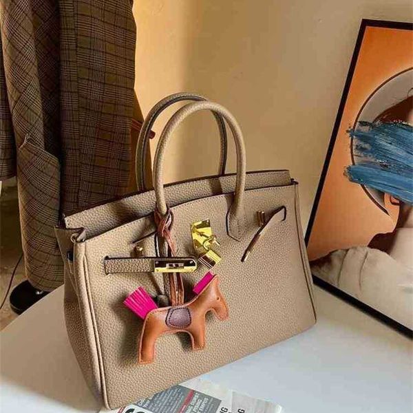 herme birkins birkins handbags portable platinum bag bag female high-grade sense light luxury large capacity messenger bag
herme birkins birkins handbags portable platinum bag bag female high-grade sense light luxury large capacity messenger bag