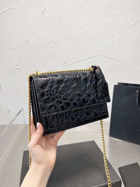 classic luxurys designers bags lady fashion crossbody letter handbags totes 2022 women shoulder handbag axillary wallets purse
classic luxurys designers bags lady fashion crossbody letter handbags totes 2022 women shoulder handbag axillary wallets purse