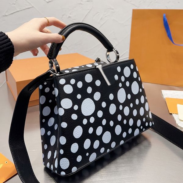 flap shoulder bag fashion crossbody bags women genuine leather handbags large capacity dot print tote purse silver hardware hasp removable s
flap shoulder bag fashion crossbody bags women genuine leather handbags large capacity dot print tote purse silver hardware hasp removable s