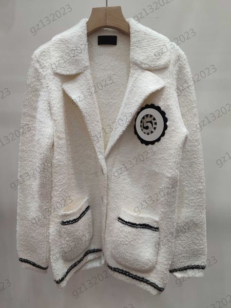 jacket womens chest sunflower badge lapel pocket long sleeve jackets button open pure wool material warm coats simple commuting style women, Black;brown
jacket womens chest sunflower badge lapel pocket long sleeve jackets button open pure wool material warm coats simple commuting style women, Black;brown