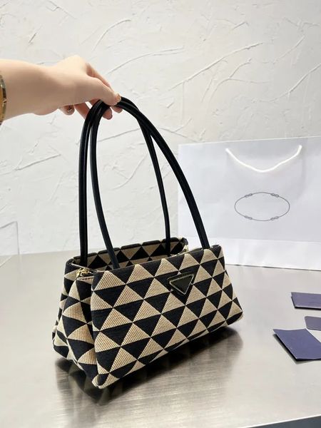 yy women leather and canvas armpit shoulder bag prads messenger bag luxury designer gold chain triangle handbag women's coin purse clip
yy women leather and canvas armpit shoulder bag prads messenger bag luxury designer gold chain triangle handbag women's coin purse clip