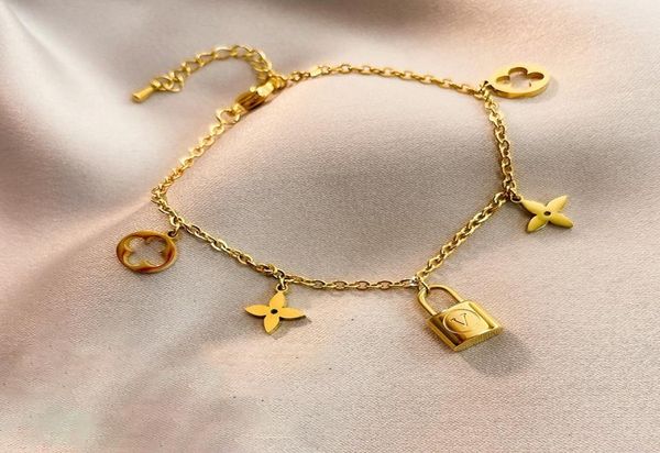 women039s unfade bracelet clover lock fashion titanium steel hand jewelry6103515, Golden;silver
women039s unfade bracelet clover lock fashion titanium steel hand jewelry6103515, Golden;silver
