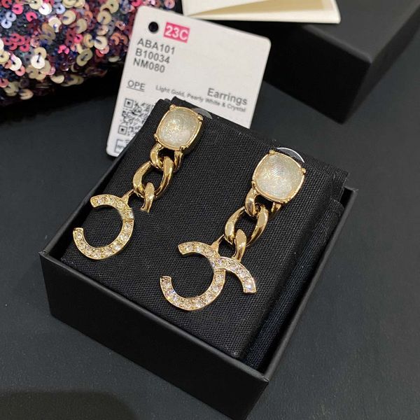2023 luxury quality charm drop earring with diamond and white stone in 18k gold plated have box stamp chain design ps7473a, Golden
2023 luxury quality charm drop earring with diamond and white stone in 18k gold plated have box stamp chain design ps7473a, Golden