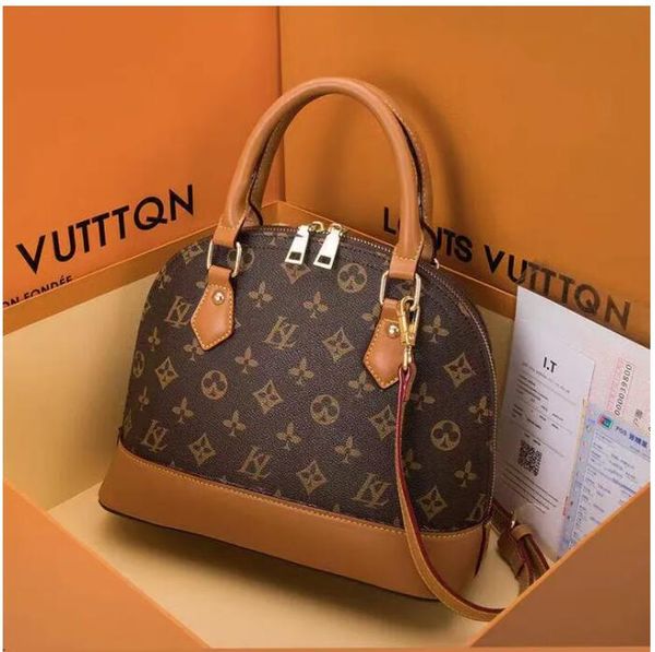 2023 french women's handbags classic quilted gold/silver chain crossbody tote designer outdoor large capacity shopping bag
2023 french women's handbags classic quilted gold/silver chain crossbody tote designer outdoor large capacity shopping bag