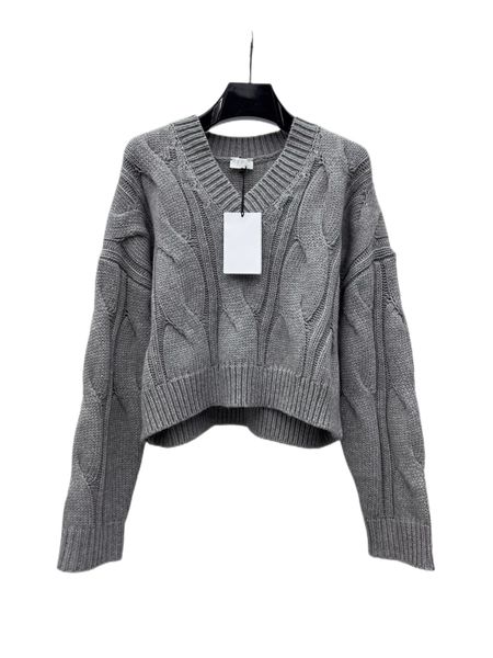 23 early spring new mulberry silk wool cashmere spiral tassel short v-neck pullover, White;black
23 early spring new mulberry silk wool cashmere spiral tassel short v-neck pullover, White;black