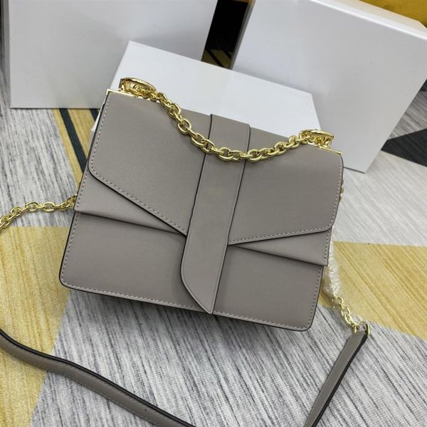 2021 woman's bag high leather fashion large capacity ladies handbag size 22-17-8cm274q
2021 woman's bag high leather fashion large capacity ladies handbag size 22-17-8cm274q