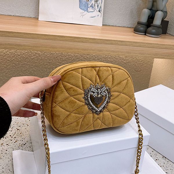 velvet clutch bag fashion crossbody bags metal hardware chain shoulder purse handbags women zipper closure cell phone pocket camera bag cros
velvet clutch bag fashion crossbody bags metal hardware chain shoulder purse handbags women zipper closure cell phone pocket camera bag cros