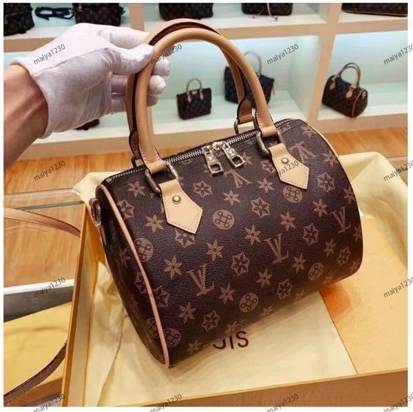2023 bags women cross travel body designers handbag shoulder classic leather speedy tote messenger handbags 30cm bag202b
2023 bags women cross travel body designers handbag shoulder classic leather speedy tote messenger handbags 30cm bag202b