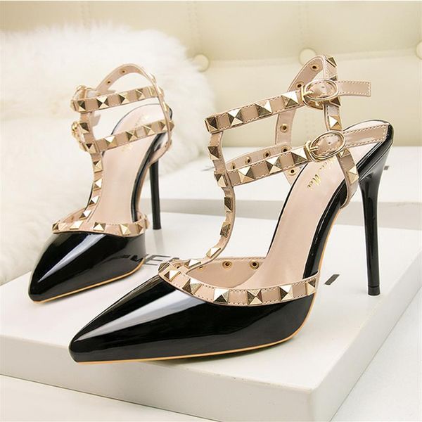 nightclub high-heeled shoes patent leather metal rivets gladiator sandals pointed toe strappy designer banquet dress shoes3114, Black
nightclub high-heeled shoes patent leather metal rivets gladiator sandals pointed toe strappy designer banquet dress shoes3114, Black