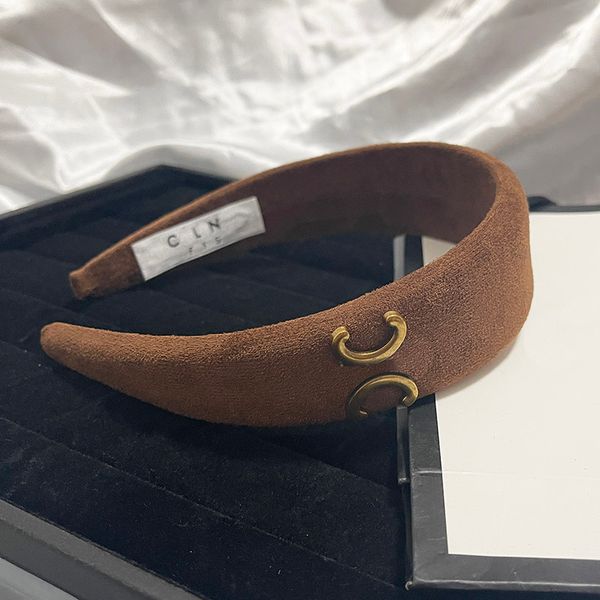 luxury designer headbands women solid color black brand triumphal arch velvet letter hairband fashion womens vintage wide edge hair hoop hea
luxury designer headbands women solid color black brand triumphal arch velvet letter hairband fashion womens vintage wide edge hair hoop hea