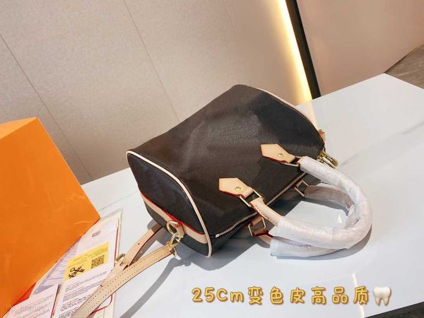 2023 new women messenger travel bag classic style fashion bags shoulder bags pillow style 30cm 25cm good
2023 new women messenger travel bag classic style fashion bags shoulder bags pillow style 30cm 25cm good