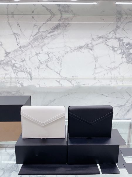 fashion handbag leisure neutral single shoulder bag flip wallet crocodile grain original metal buckle chain gift box packaging
fashion handbag leisure neutral single shoulder bag flip wallet crocodile grain original metal buckle chain gift box packaging