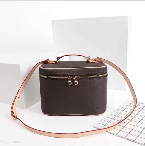 makeup designer women cosmetic bag fashion classic letter printing handbag luxury shoulder bags good
makeup designer women cosmetic bag fashion classic letter printing handbag luxury shoulder bags good