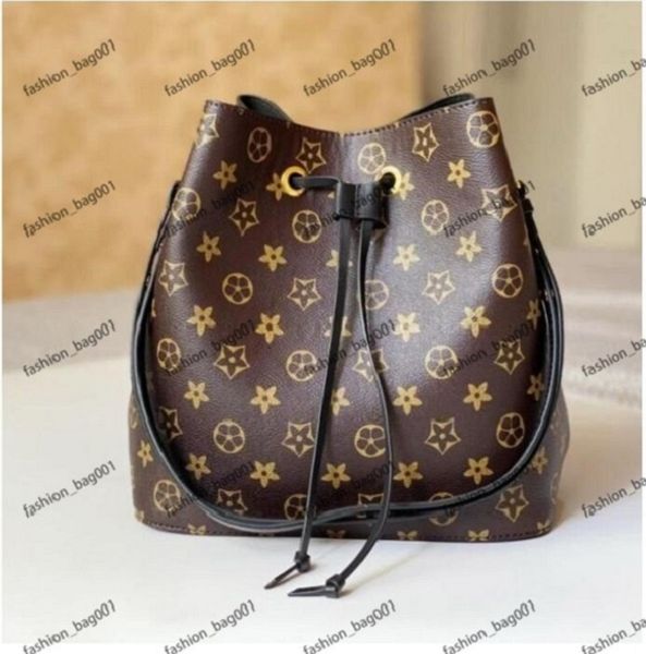 classic tote shopping bag brand-name handbag striped large-capacity bag shoulder retro high-quality temperament women's bag latest styl
classic tote shopping bag brand-name handbag striped large-capacity bag shoulder retro high-quality temperament women's bag latest styl