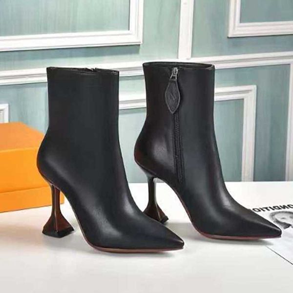 amina muaddi women pointed-toe leather boots designer boots crystal fashion high heels genuine leather boot sock boots no388, Black
amina muaddi women pointed-toe leather boots designer boots crystal fashion high heels genuine leather boot sock boots no388, Black