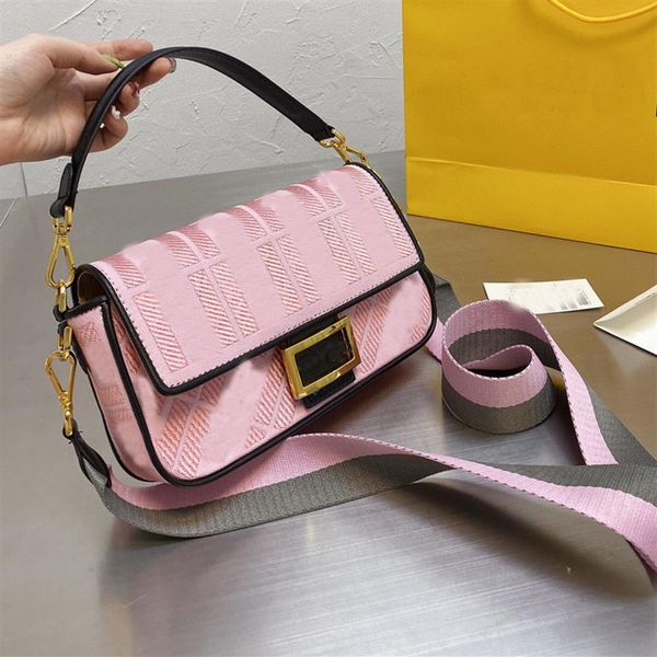 women messenger bags purse cross body bag fashion canvas lettered print embroidery detachable wide shoulder strap gold hardware bu296w
women messenger bags purse cross body bag fashion canvas lettered print embroidery detachable wide shoulder strap gold hardware bu296w