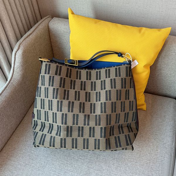 tote bucket bags axillary shoulder bag women handbag purse fashion letters large capacity shopping bag adjustable strap plain handbags inter
tote bucket bags axillary shoulder bag women handbag purse fashion letters large capacity shopping bag adjustable strap plain handbags inter
