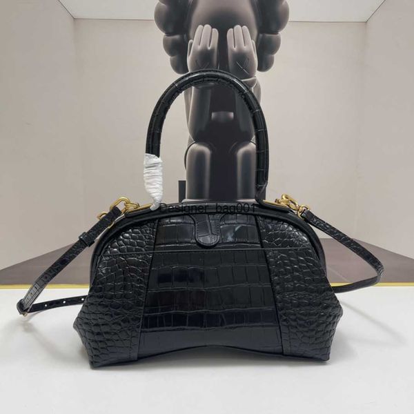 2023 editor leather shoulder bags luxury totes purse designer handbag retro style handle metal sheets chain cross body diamond lattice women
2023 editor leather shoulder bags luxury totes purse designer handbag retro style handle metal sheets chain cross body diamond lattice women