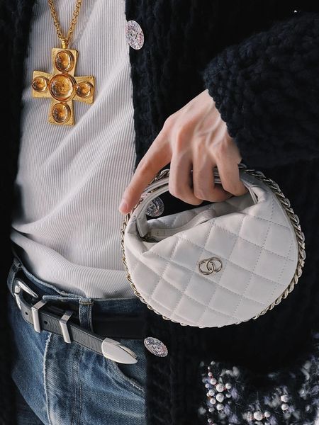 2023 new women's bag mini mini lovely half moon pack small fragrant hula ring chain handbag
2023 new women's bag mini mini lovely half moon pack small fragrant hula ring chain handbag