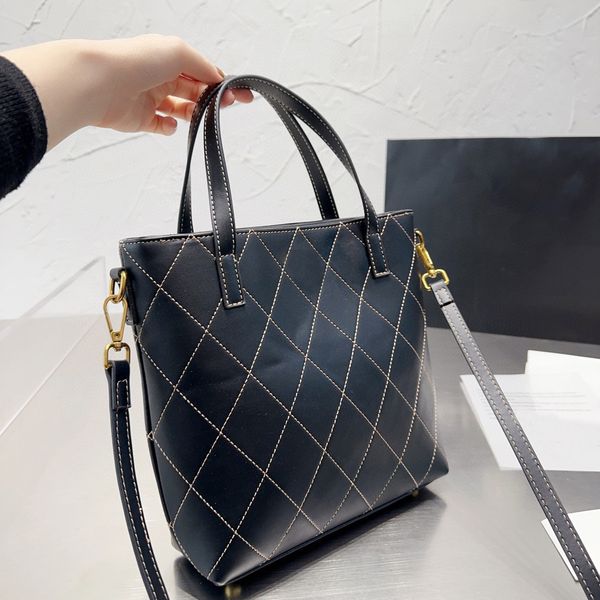 5a designer bag simple atmosphere classic diamond lattice tote temperament womens crossbody handbags
5a designer bag simple atmosphere classic diamond lattice tote temperament womens crossbody handbags