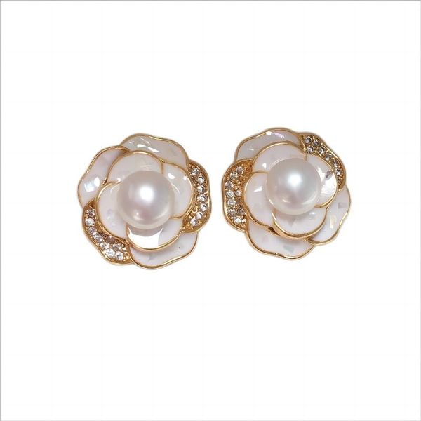 luxury diamond pearl camellia stud earrings for women sweet french style gold plated ear jewelry flower ear rings female, Golden;silver
luxury diamond pearl camellia stud earrings for women sweet french style gold plated ear jewelry flower ear rings female, Golden;silver
