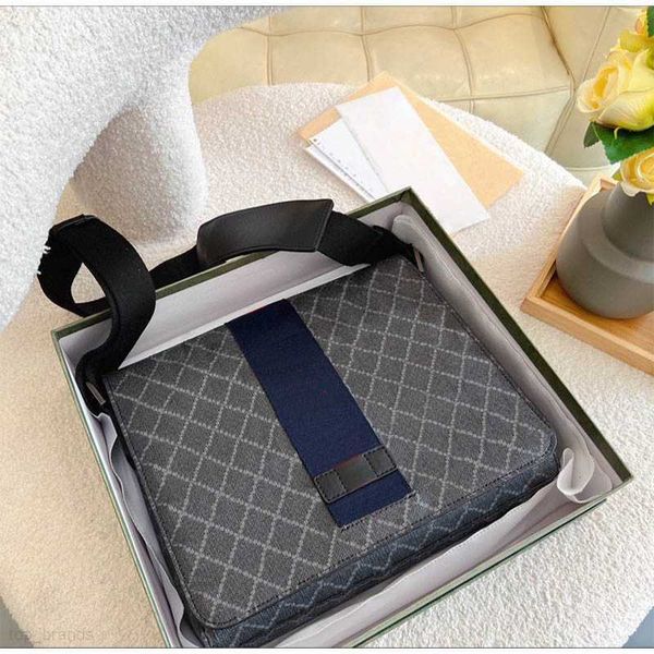 designer shoulder bag mens briefcase luxury womens cross body bags fashion two letter printed handbag totes wallet good
designer shoulder bag mens briefcase luxury womens cross body bags fashion two letter printed handbag totes wallet good