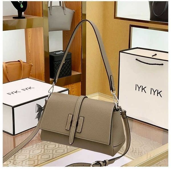 luxury brand designer shoulder bags crossbody tote 2023 new women's fashion texture leather portable one shoulders messenger bag factor
luxury brand designer shoulder bags crossbody tote 2023 new women's fashion texture leather portable one shoulders messenger bag factor