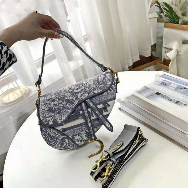 designer saddle handbag shoulder bags crossbody 5a quality fashion women classic metallic logos leather bag clutch ladies purse handbag
designer saddle handbag shoulder bags crossbody 5a quality fashion women classic metallic logos leather bag clutch ladies purse handbag