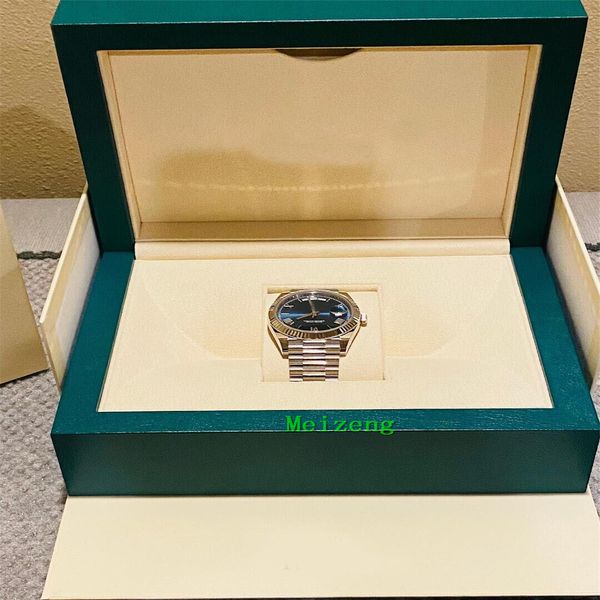 luxury wristwatch brand new in box president day date oyster 40 mm white gold, Slivery;brown
luxury wristwatch brand new in box president day date oyster 40 mm white gold, Slivery;brown