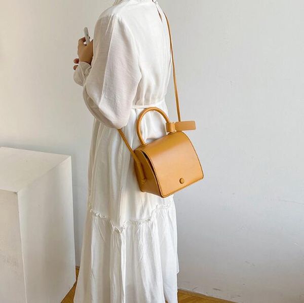 large capacity small han edition fashion the students fang chan shoulder his handbag
large capacity small han edition fashion the students fang chan shoulder his handbag