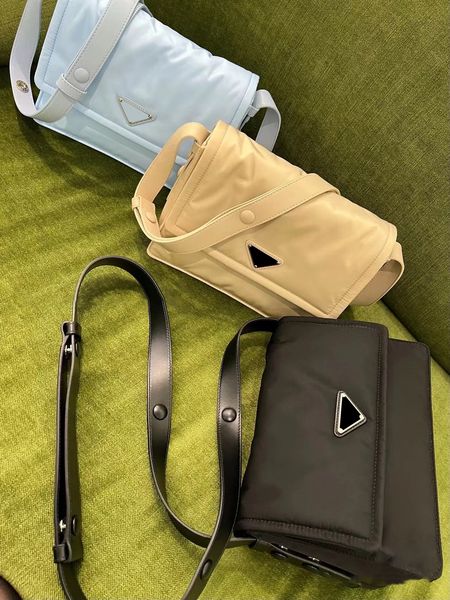 re-edition nylon triangle cini large square satchel crossbody bags handbag luxury designer womens totes clutch mens wallet with shoulder str
re-edition nylon triangle cini large square satchel crossbody bags handbag luxury designer womens totes clutch mens wallet with shoulder str