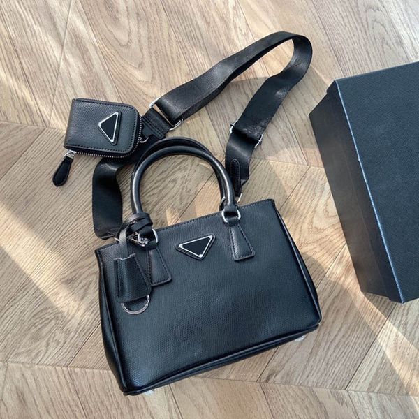 bags totes handbag designer bag women classic imitation famous brand solid letter one shoulder pillow bag fashionable simple style party din
bags totes handbag designer bag women classic imitation famous brand solid letter one shoulder pillow bag fashionable simple style party din
