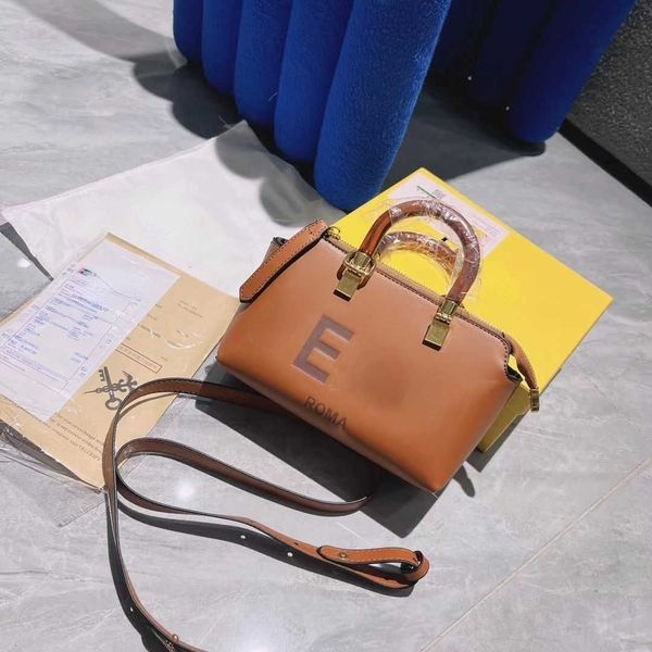 luxury brand designer handbags shoulder bags crossbody bag tote 2023 new women's fashion texture leather portable totebag factory direc
luxury brand designer handbags shoulder bags crossbody bag tote 2023 new women's fashion texture leather portable totebag factory direc