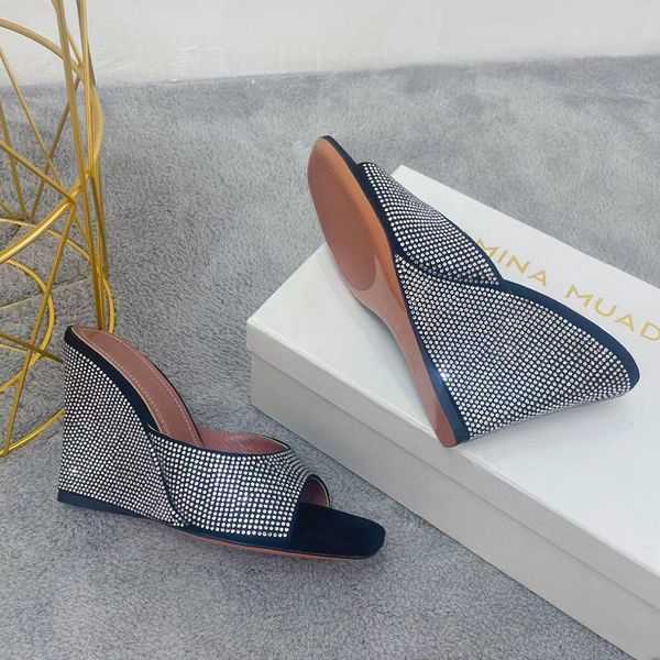 gilda amina rhinestone-encrustedslopeheel muaddi slippers 95mm crystal high heels open toes slip-on slides leather outsole sandals for women, Black
gilda amina rhinestone-encrustedslopeheel muaddi slippers 95mm crystal high heels open toes slip-on slides leather outsole sandals for women, Black