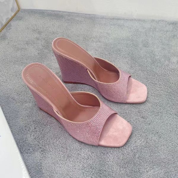 rhinestone gilda amina muaddi wedge slippers 95mm open toes slip-on slides leather outsole sandals for women luxury designer shoes factory f, Black
rhinestone gilda amina muaddi wedge slippers 95mm open toes slip-on slides leather outsole sandals for women luxury designer shoes factory f, Black