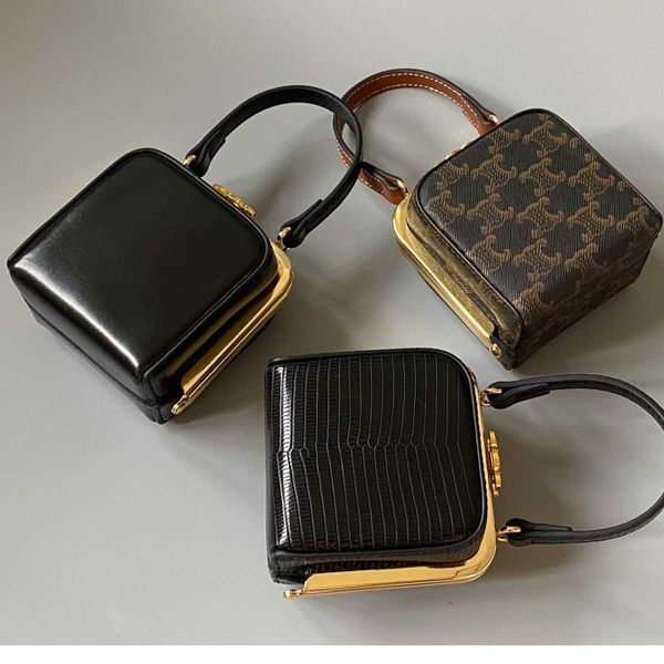 luxury brand designer handbags shoulder bags crossbody tote 23 new women's fashion retro texture leather mini small square gift box pac
luxury brand designer handbags shoulder bags crossbody tote 23 new women's fashion retro texture leather mini small square gift box pac