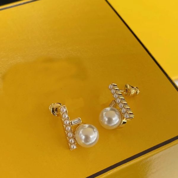 european and american personality large pearl stud earrings fashion brand 18k gold-plated brass material luxury earrings designer for female, Golden;silver
european and american personality large pearl stud earrings fashion brand 18k gold-plated brass material luxury earrings designer for female, Golden;silver
