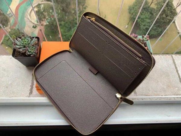 2023 zipper wallet fashion cards and coins famous designer men leather purse card holders long business with box and dust bags top, Red;black
2023 zipper wallet fashion cards and coins famous designer men leather purse card holders long business with box and dust bags top, Red;black