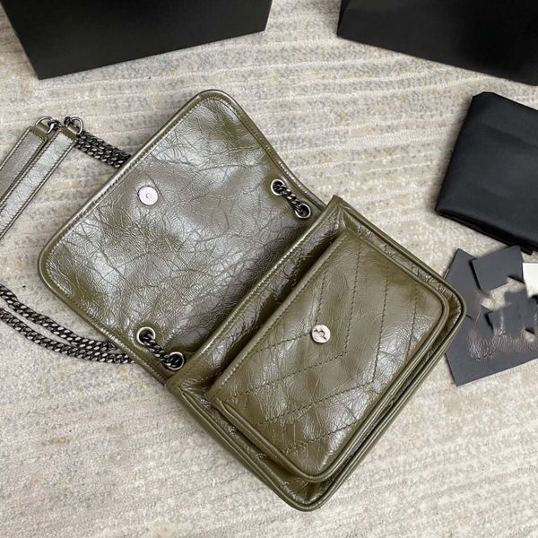 aaaaa classic handbag shoulder designer bags crossbody luxurys fashion women new handle hasp solid color handbags evening bags embossing acc
aaaaa classic handbag shoulder designer bags crossbody luxurys fashion women new handle hasp solid color handbags evening bags embossing acc