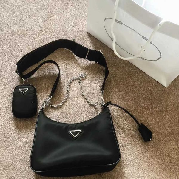 luxury designer nylon messenger bag classic three piece set women underarm shoulder tote purse fashion vintage star
luxury designer nylon messenger bag classic three piece set women underarm shoulder tote purse fashion vintage star
