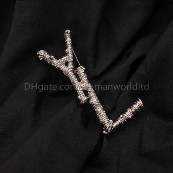 quality luxury designer jewelry mens womens pin brooch gold letters classic brooch suit party dress ornaments wholesale, Gray
quality luxury designer jewelry mens womens pin brooch gold letters classic brooch suit party dress ornaments wholesale, Gray