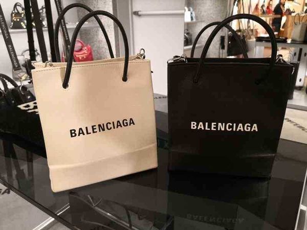small designer handbags balenciga printed women's shopping single shoulder messenger bag handclassic flap gold metal hardware chain han
small designer handbags balenciga printed women's shopping single shoulder messenger bag handclassic flap gold metal hardware chain han