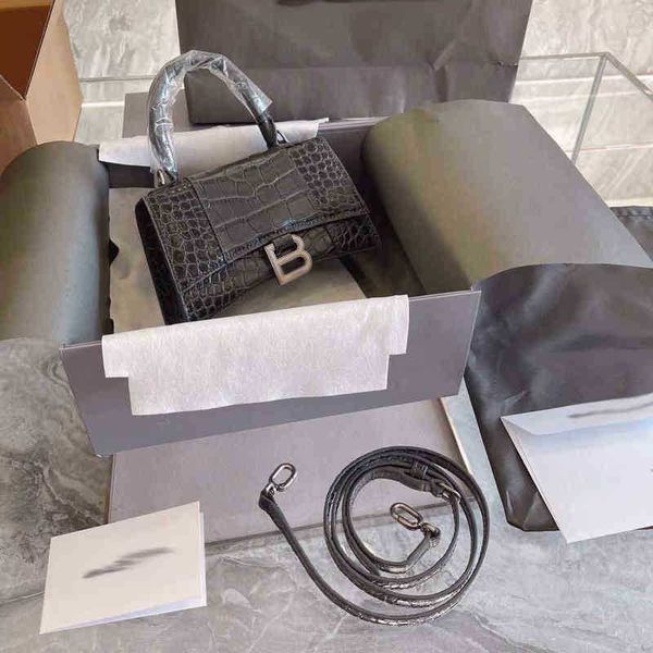 designer luxury womens bag balencigas handbag b-shaped paris single shoulder messenger fashion square gift shoulder oblique span versatile h
designer luxury womens bag balencigas handbag b-shaped paris single shoulder messenger fashion square gift shoulder oblique span versatile h