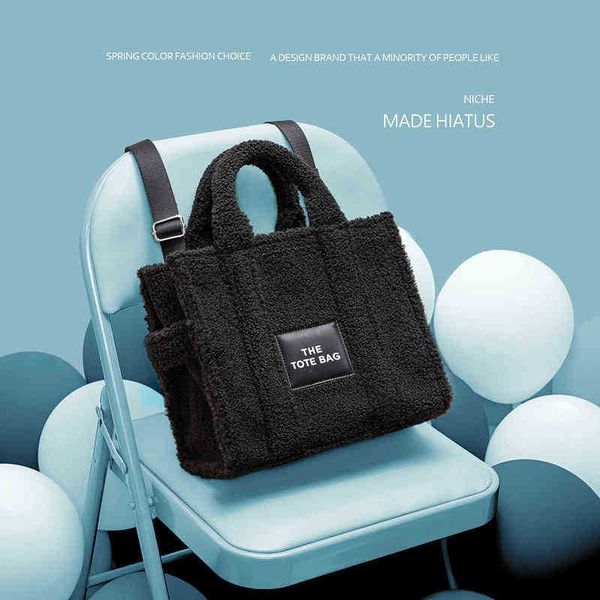 retro plush large tote handsquare bags designer simple shoulder messenger square bag luxury design soft faux fur crossbody winter purse 2021
retro plush large tote handsquare bags designer simple shoulder messenger square bag luxury design soft faux fur crossbody winter purse 2021