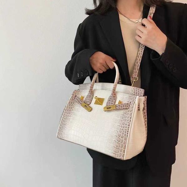 original designer women totes bag shoulder h home s pure hand 2023 new texture large capacity portable atmospheric crocodile cross body
original designer women totes bag shoulder h home s pure hand 2023 new texture large capacity portable atmospheric crocodile cross body
